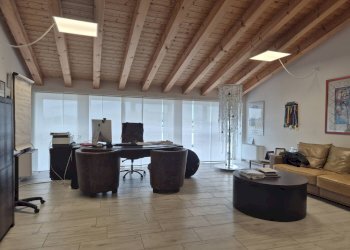 Foto 4 - Office via varesche
 
36, Costermano sul Garda - photo 4
