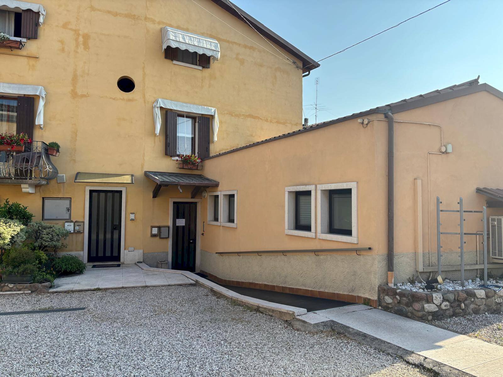 Foto 1 - Office Vicolo Brennero
 
2, Sant'Ambrogio di Valpolicella - photo 1