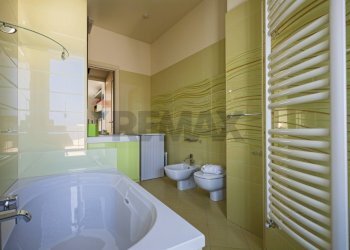 Bagno - Apartment Via Adelina Zini
 
78, Massa - photo 9