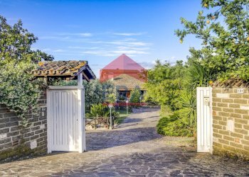 Cancello di ingresso - Villa Via  di Colle Perino, Velletri - photo 10