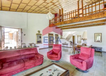 Soggiorno con soppalco - Villa Via  di Colle Perino, Velletri - photo 18