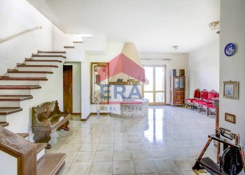 Scala interna - Villa Via  di Colle Perino, Velletri - photo 20