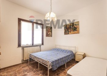 Camera / camera da letto - Three-room apartment Rimini - photo 7