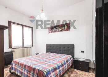 Camera / camera da letto - Three-room apartment Rimini - photo 21