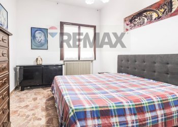 Camera / camera da letto - Three-room apartment Rimini - photo 22