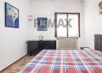 Camera / camera da letto - Three-room apartment Rimini - photo 24