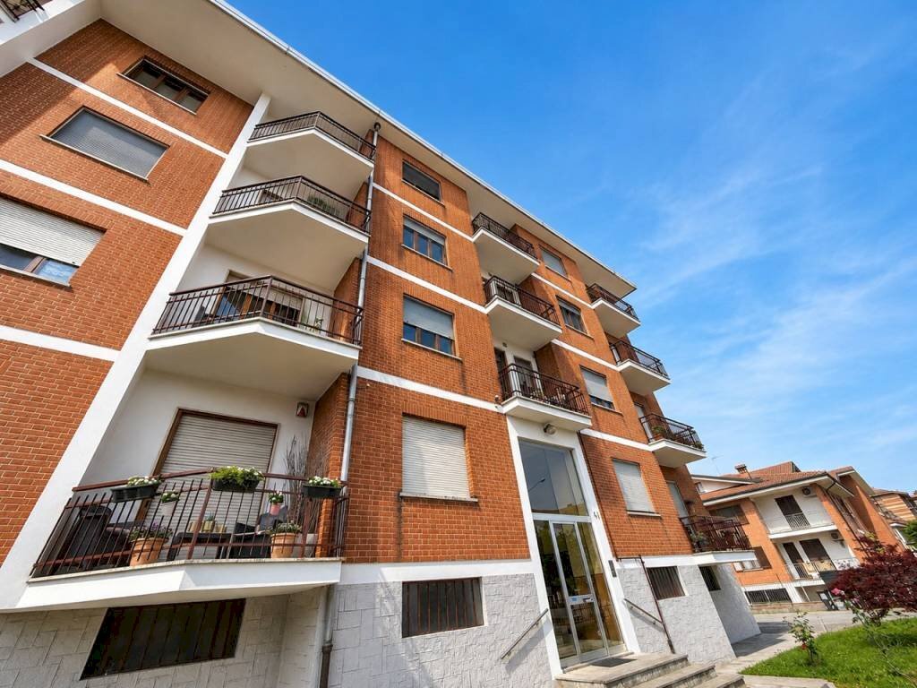 Facciata - Quadrilocale via Savonarola, 41, Carmagnola - foto 2