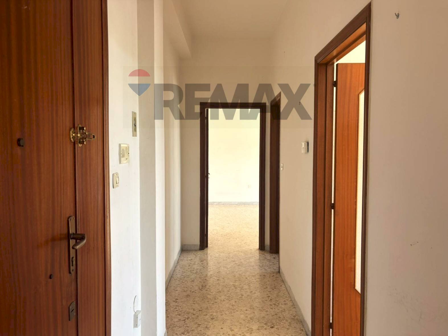 Hall / corridoio - Three-room apartment VIA BADOGLIO
65, Trani - photo 2