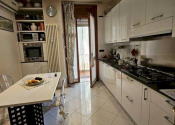 Cucina - Appartamento via Ugo Foscolo, 30, Asti - foto 4