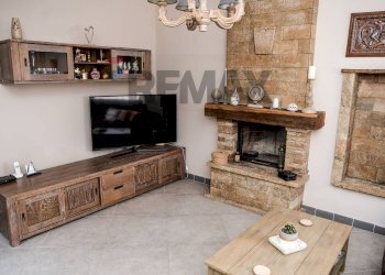 Soggiorno - Villa TAVERNA VECCHIA
 
15, Cervaro - foto 30