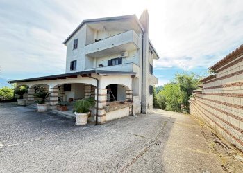 Foto 1 - Villa Strada  Provinciale  Santa Lucia Montegarofalo
 
6, Caiazzo - photo 1