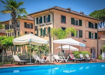 Piscina - Villa via Giuseppe Verdi, Massa - foto 44