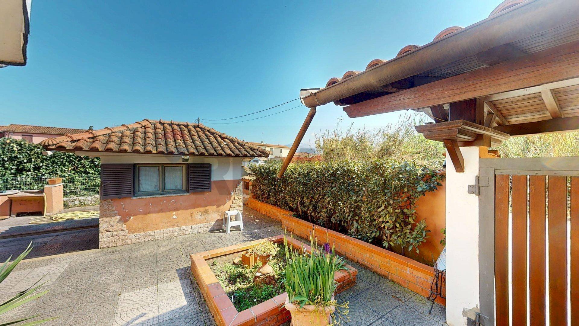 Casa indipendente via Pecorina, 64 
 Sarzana, Sarzana - foto 1