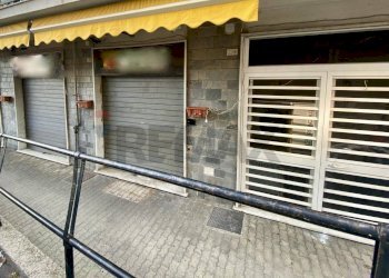 Negozio Via Aurelio Robino, 234 
 Marassi, Genova (zona Marassi) - foto 3