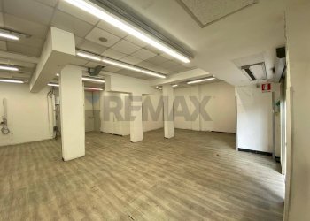 Negozio Via Aurelio Robino, 234 
 Marassi, Genova (zona Marassi) - foto 9