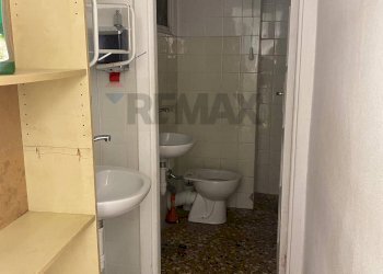 Negozio Via Aurelio Robino, 234 
 Marassi, Genova (zona Marassi) - foto 11