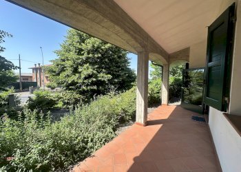 Portico d'ingresso - Villa Unifamiliare Via XXV Aprile, 13, Castel Guelfo di Bologna - foto 5