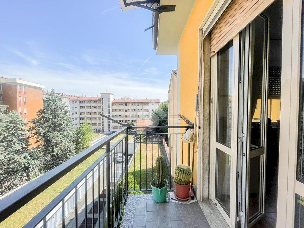 Three-room apartment Via oroboni, Milano (neighborhood Bruzzano) - photo 3