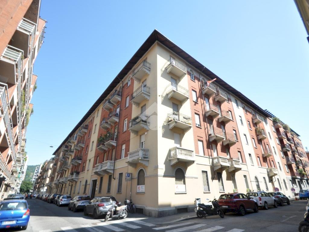 Two-room apartment Via Antonio Canova, Torino (neighborhood San Salvario) - photo 1