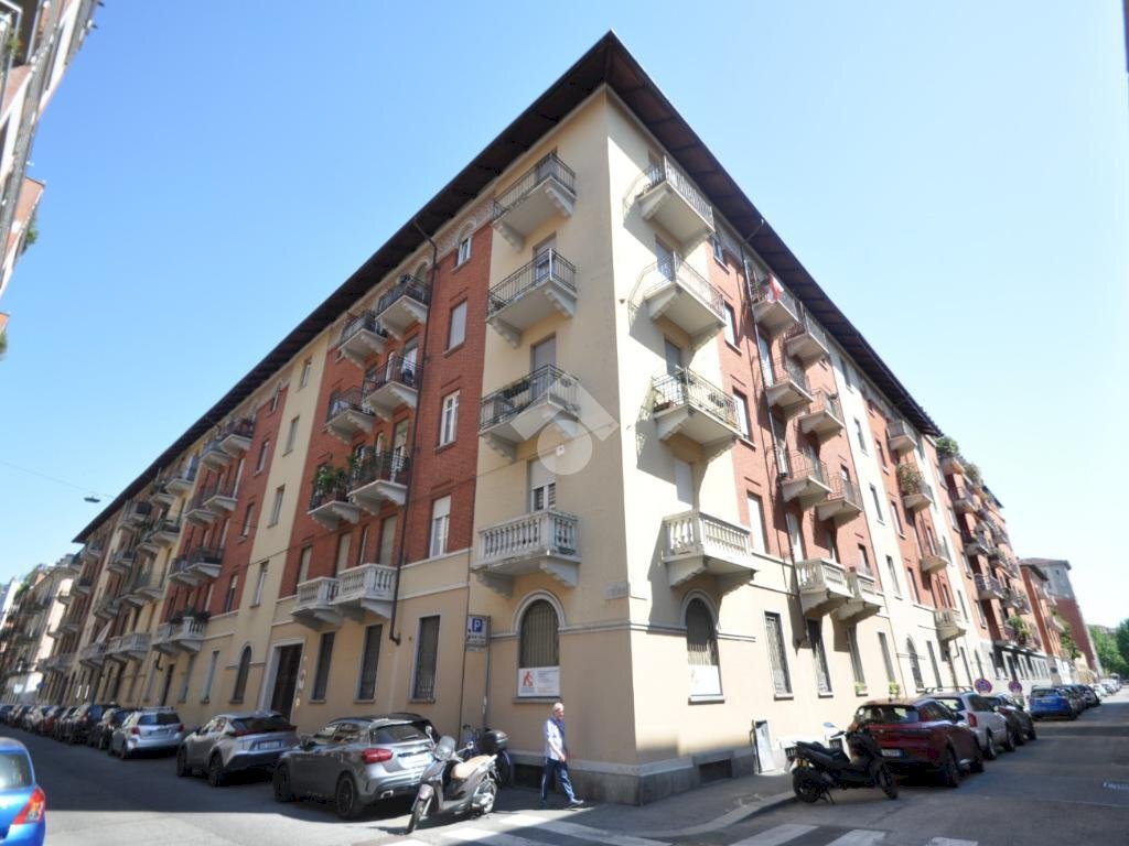 Two-room apartment Via Antonio Canova, Torino (neighborhood San Salvario) - photo 2