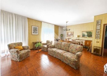 Four-room apartment Via Renato Cuttica, Legnano - photo 2
