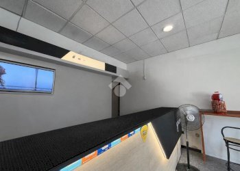 Negozio Via Massarenti, Bologna (zona Massarenti) - foto 2