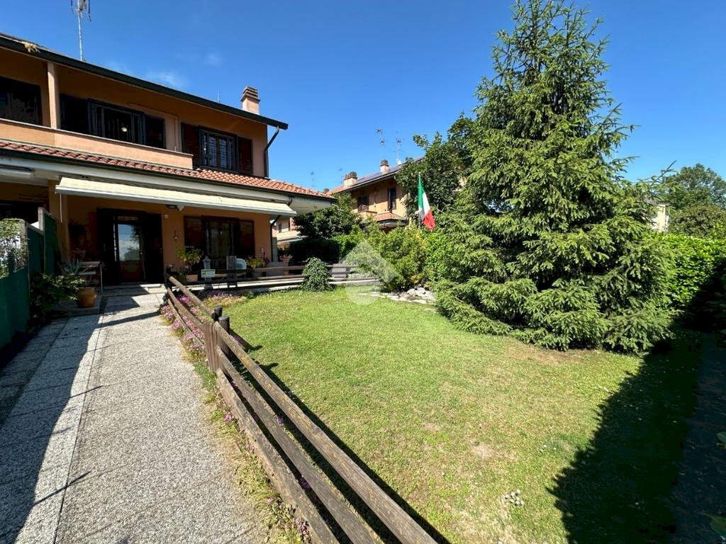 Villa a Schiera Via Sacco e Vanzetti, Paullo - foto 1
