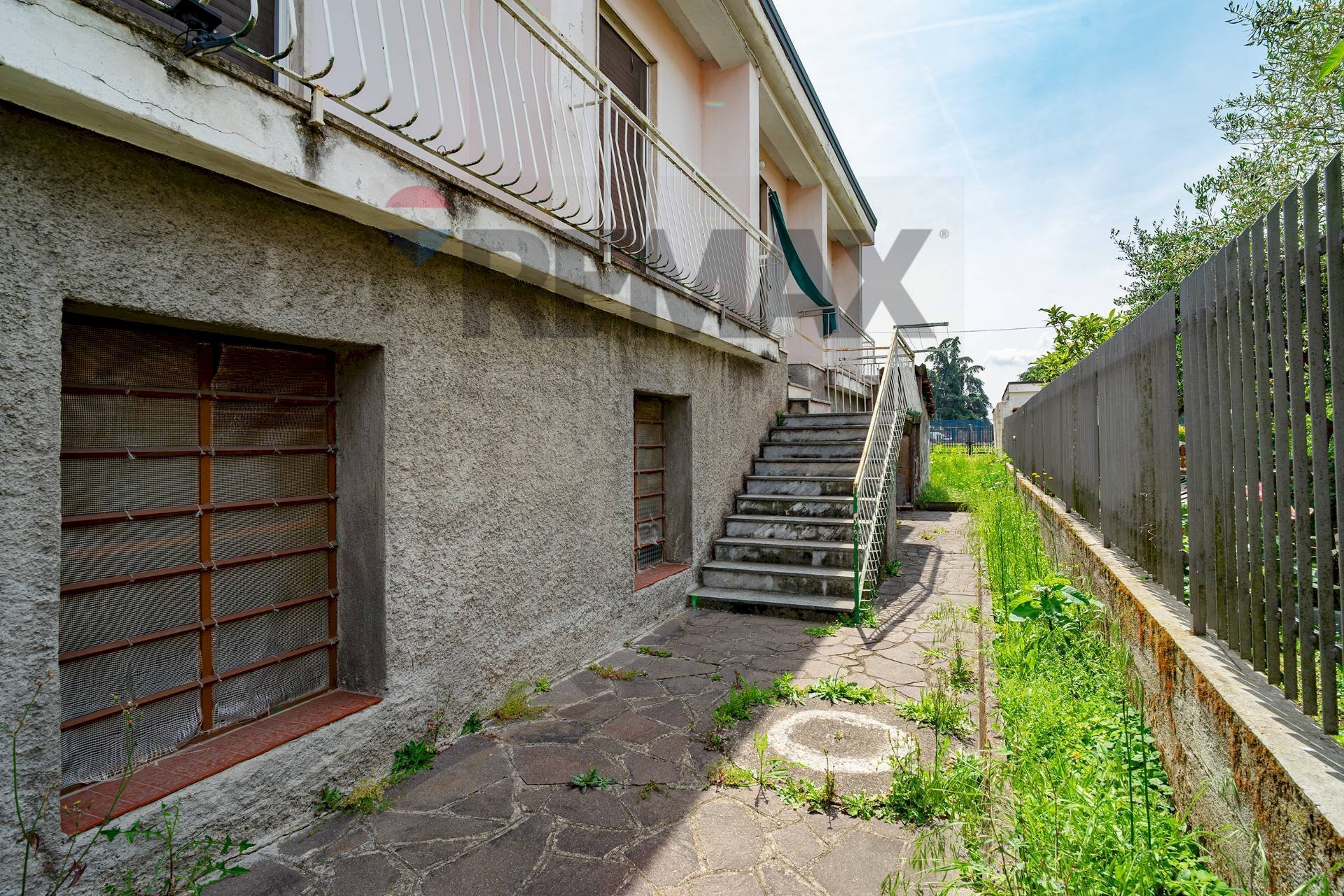 Giardino - Semi-detached house via Petrarca
94, Rho - photo 3