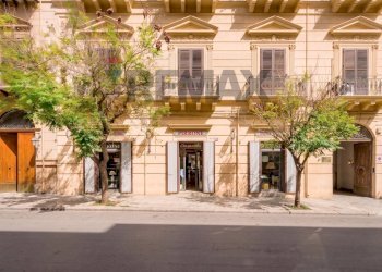 Vetrine su strada - Commercial Premises Via Paolo Paternostro
27, Palermo - photo 1