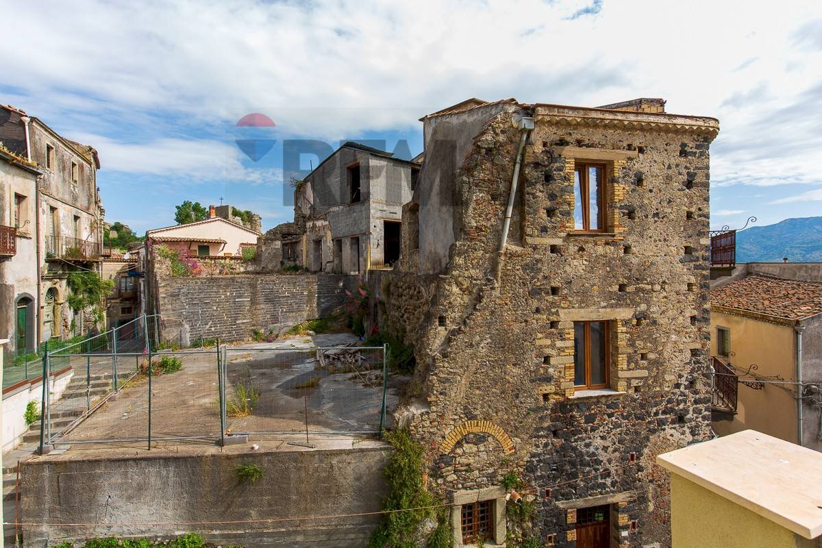 Casa all\'aperto - Casa semi indipendente Piazza Sant'Antonio
 
9, Castiglione di Sicilia - foto 1