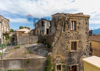 Casa all\'aperto - Casa semi indipendente Piazza Sant'Antonio
 
9, Castiglione di Sicilia - foto 1