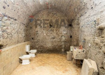 Bagno - Casa semi indipendente Piazza Sant'Antonio
 
9, Castiglione di Sicilia - foto 47