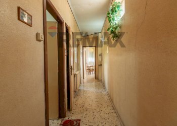 Hall / corridoio - Apartment Via Santa Maria Di Gesù
 
66, Caltagirone - photo 5