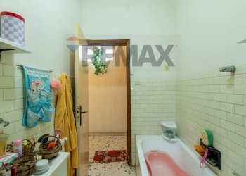 Bagno - Apartment Via Santa Maria Di Gesù
 
66, Caltagirone - photo 28