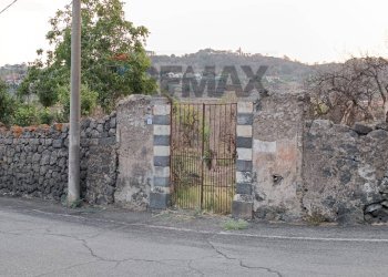 Edificio all\'aperto - Terreno agricolo Via Elemosina
 
snc, Aci Catena - foto 1
