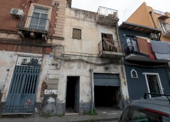 Edificio all\'aperto - Casa indipendente Via delle Calcare
 
132, Catania - foto 1