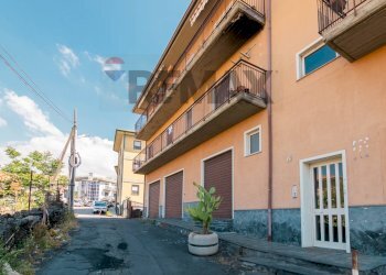 Edificio all\'aperto - Trilocale Vico Olivella
 
13, Camporotondo Etneo - foto 1