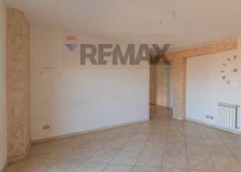 Stanza vuota - Trilocale Vico Olivella
 
13, Camporotondo Etneo - foto 4