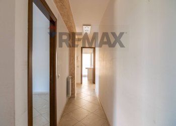 Hall / corridoio - Trilocale Vico Olivella
 
13, Camporotondo Etneo - foto 5