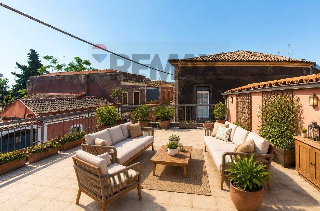 Terrazza - Casa indipendente Via Etnea
 
267, Gravina di Catania - foto 1