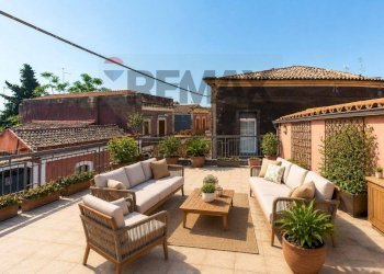 Terrazza - Casa indipendente Via Etnea
 
267, Gravina di Catania - foto 1