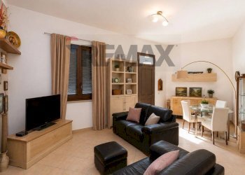 Sala da pranzo - Casa indipendente Via Etnea
 
267, Gravina di Catania - foto 3