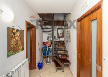 Scale - Casa indipendente Via Etnea
 
267, Gravina di Catania - foto 9