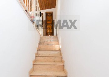 Scale - Casa indipendente Via Etnea
 
267, Gravina di Catania - foto 13