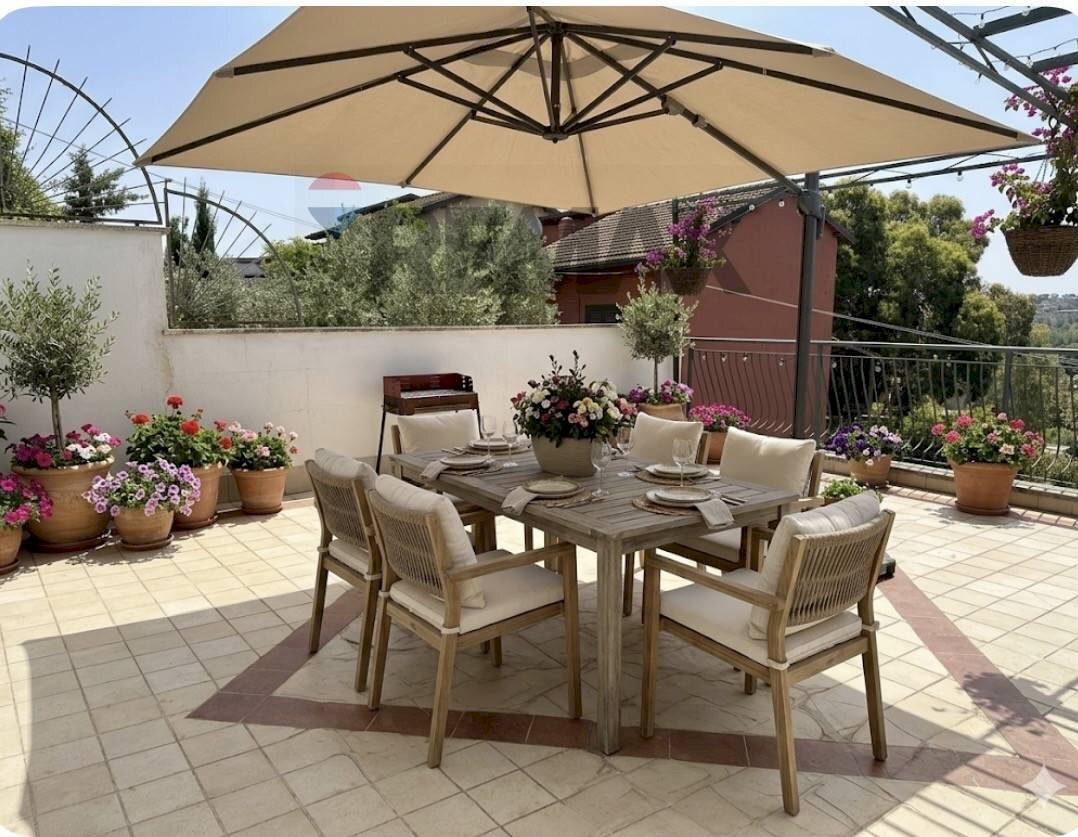 Terrazza - Villa Via Cassia
 
701, Roma - foto 1