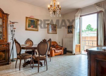 Sala da pranzo - Semi-detached house Terranuova Bracciolini - photo 6