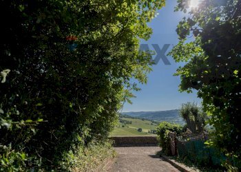 Vista delle montagne - Casa semi indipendente Via Annibalcaro
 
4, Serra San Quirico - foto 23