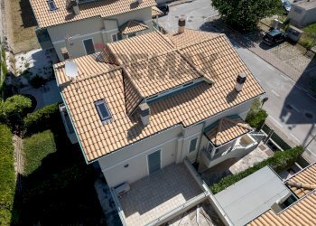 Edificio all\'aperto - Quadrilocale Via casale vecchio
 
36, Mondolfo - foto 3