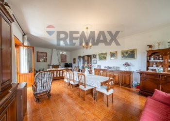Sala da pranzo - Villa via della castagnetta
 
38, Ardea - foto 9