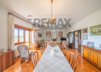 Sala da pranzo - Villa via della castagnetta
 
38, Ardea - foto 10